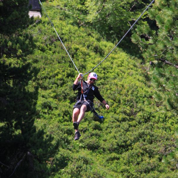 Activité Tyrolienne géante - Parcours Aventures & Tyroliennes à La Plagne avec ELPRO