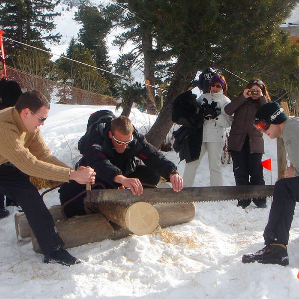 Activité incentives à La Plagne  : Bûcheronnage