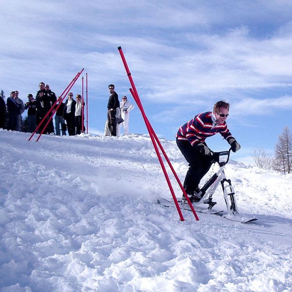 Activité incentives à La Plagne  : Slalom en Snowscoot
