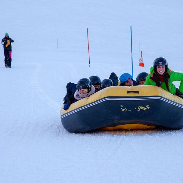 Activité incentives à La Plagne  : Raft sur neige
